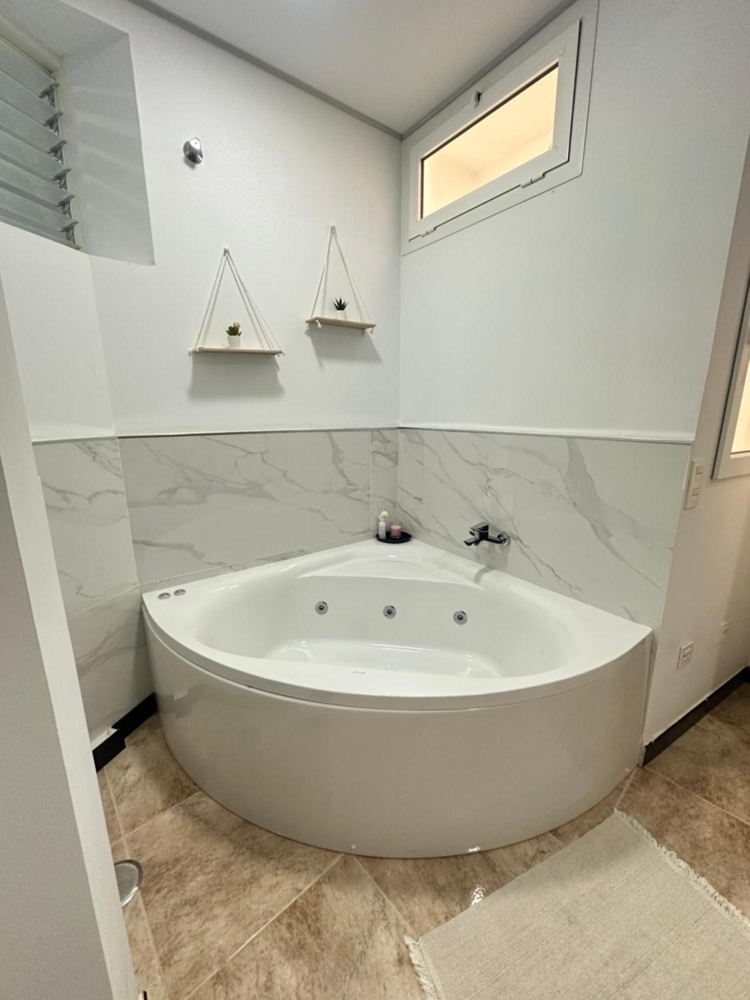 Appartamento Flat With Jacuzzi In *